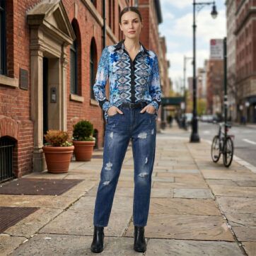 Blusa en gasa con estampado geométrico.