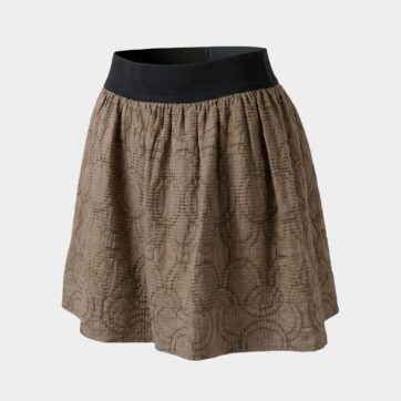 Falda corta con frunces